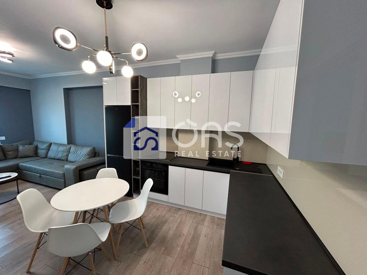 Jepet apartament me qera 2+1 Tek Stacion Trenit 2