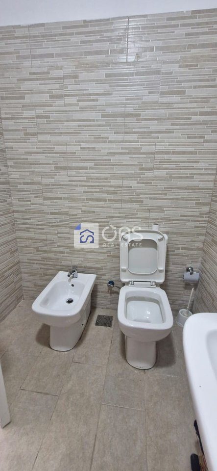 Jepet me qera apartamenti 1+1 prane qsut (me post parkimi) 4