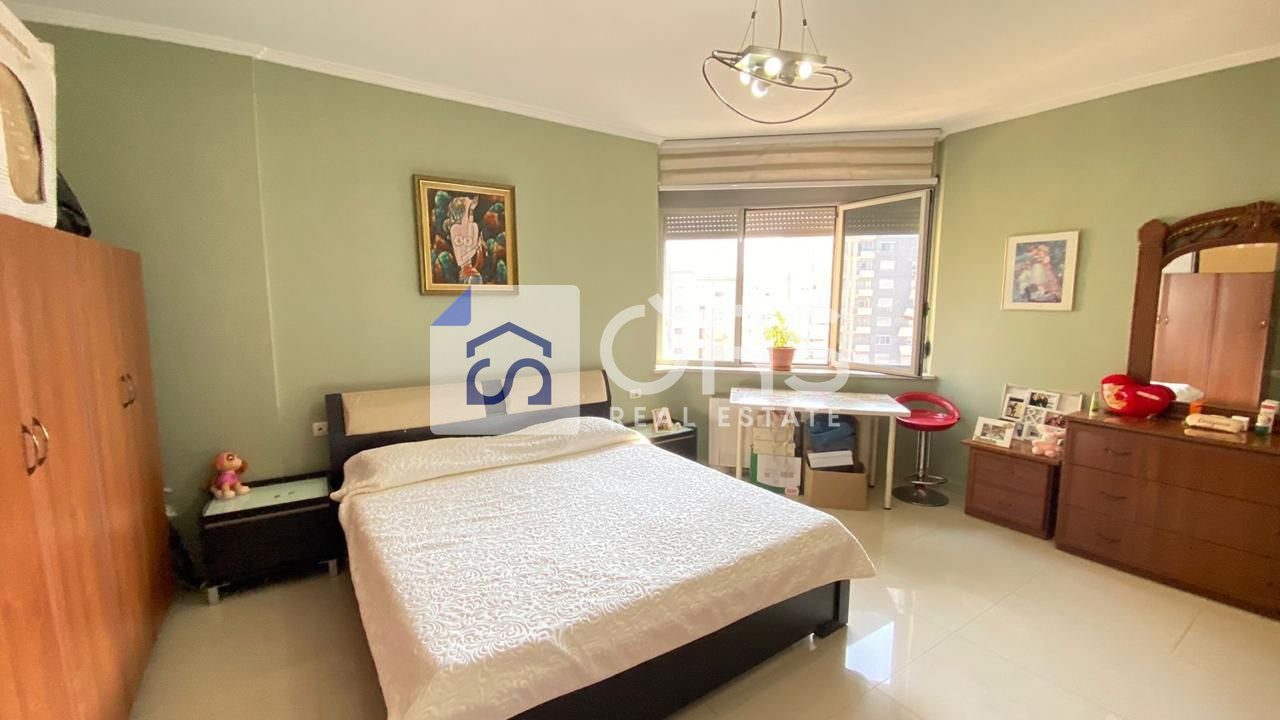Jepet apartament me qera 1+1 Rruga Dibres