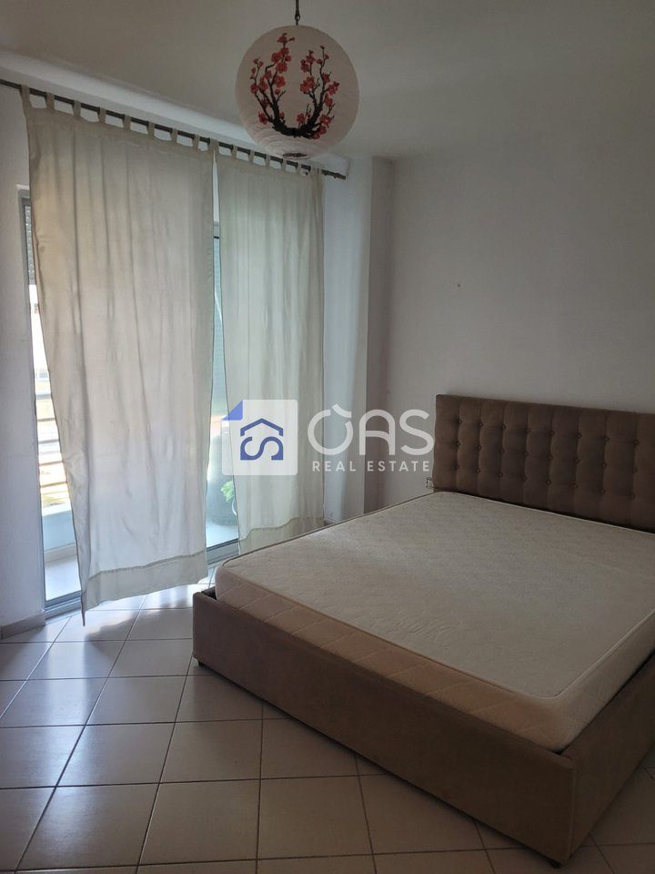 Shitet Apartament 1+1 tek Komuna Parisit 3