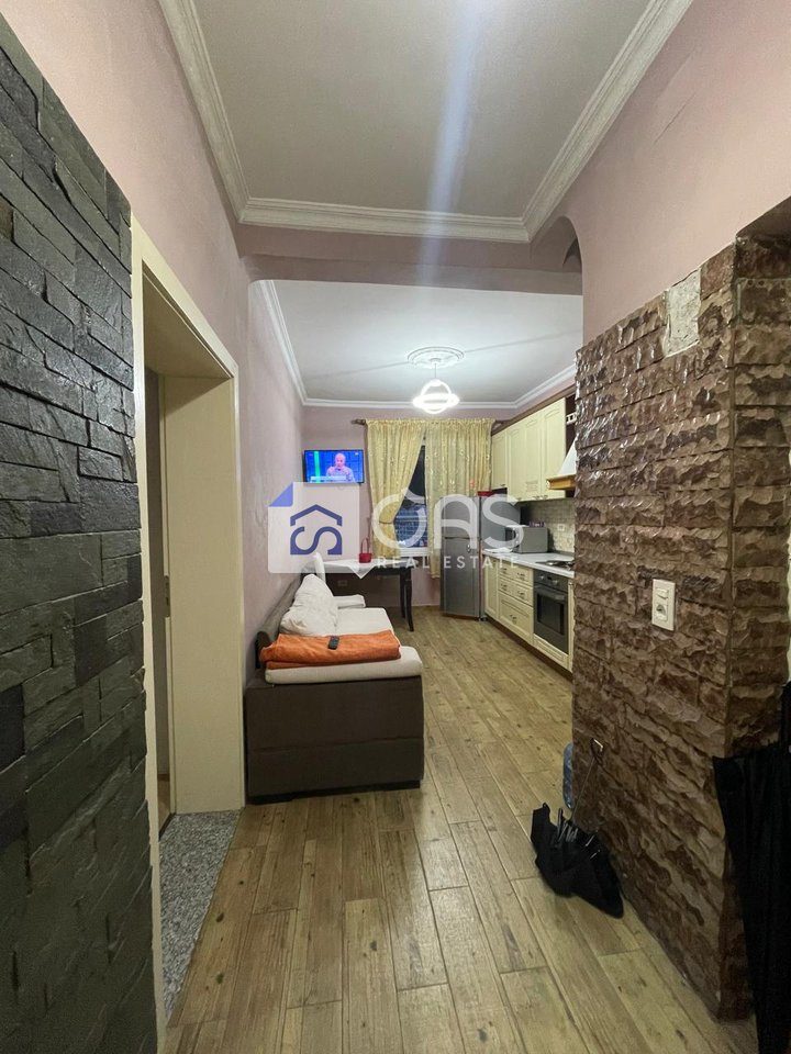 Jepet me qera apartament 2+1 tek Rruga Durresit (Prane Gjimnazit Qemal Stafa) 2