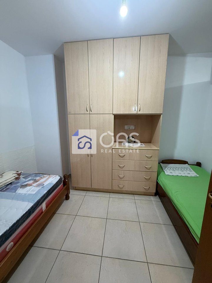 Jepet apartament 2+1 me qera te Komuna e Parisit 4