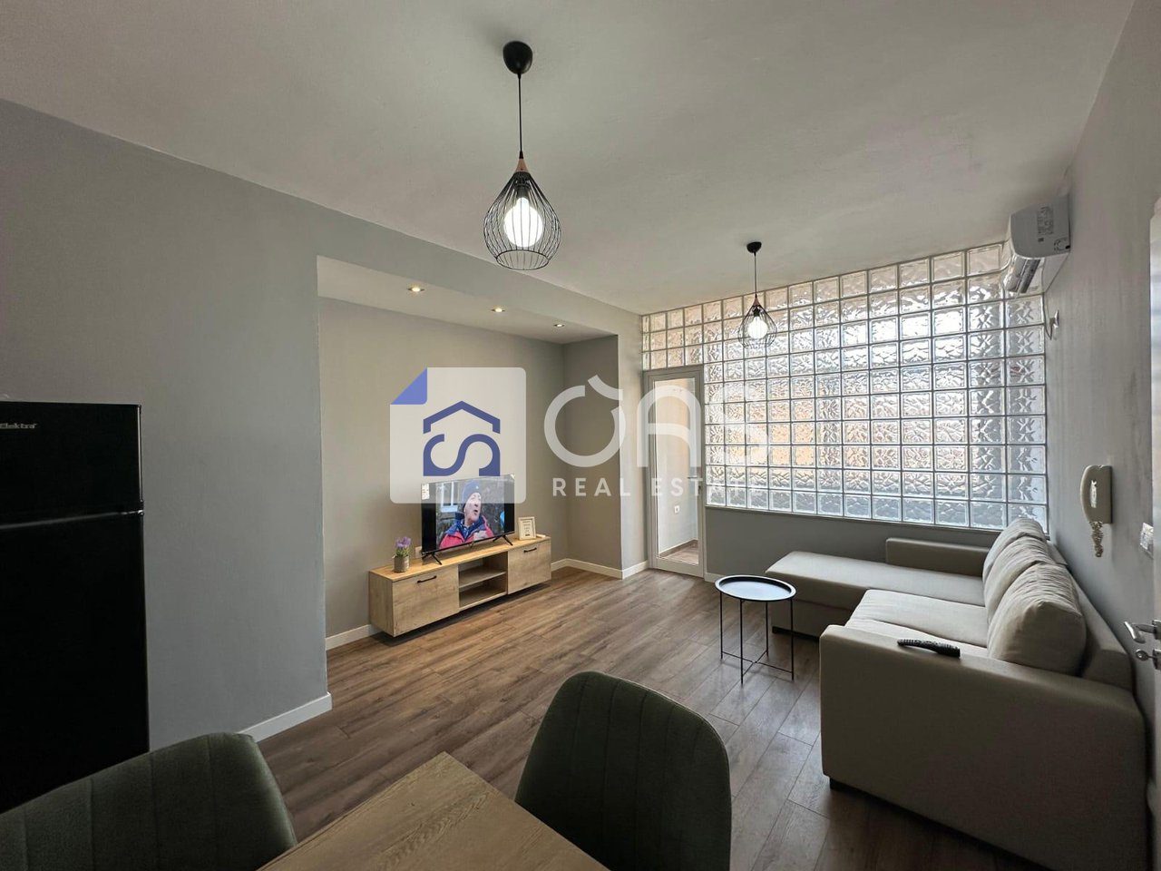Jepet me qera apartament 1+1 tek Pazari i Ri