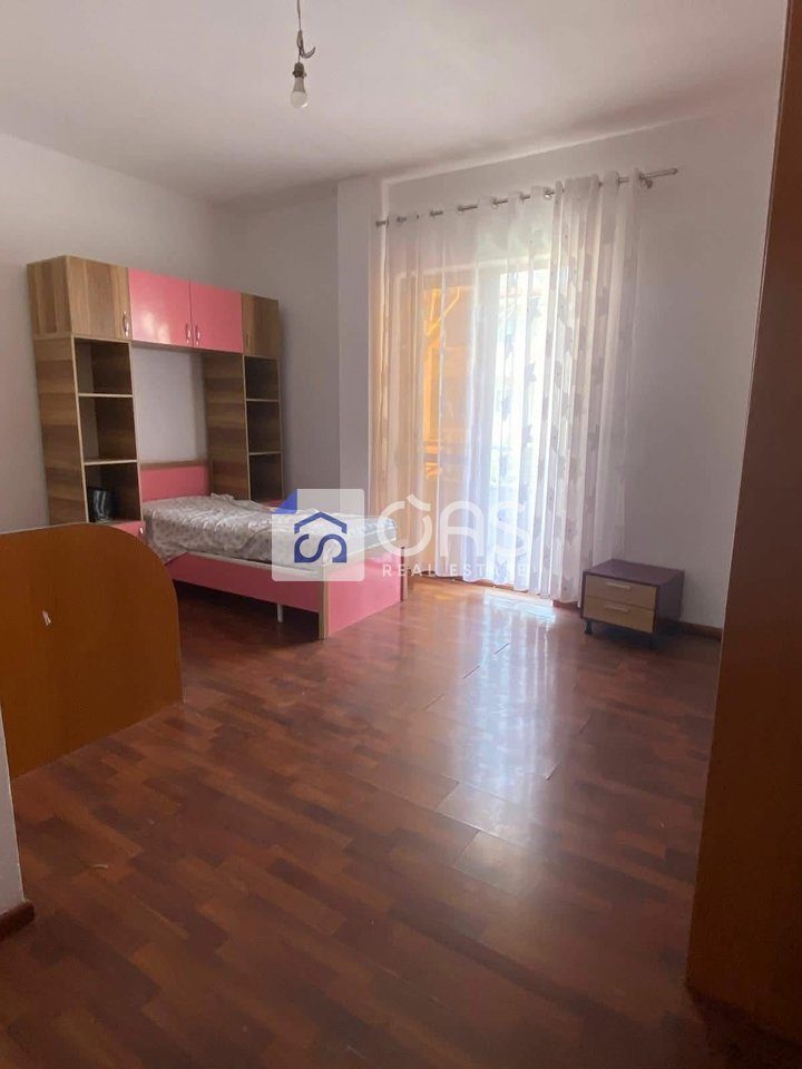 Jepet me qera apartament 2+1+2 ne 5 Maj 3