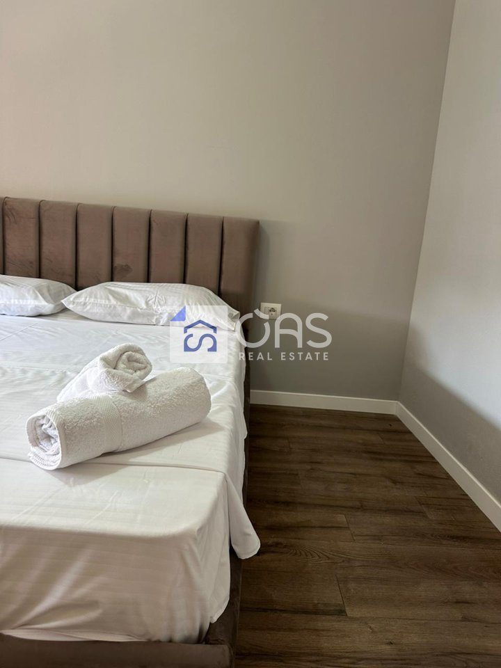 Jepet me qera apartament 1+1 tek Pazari i Ri 4