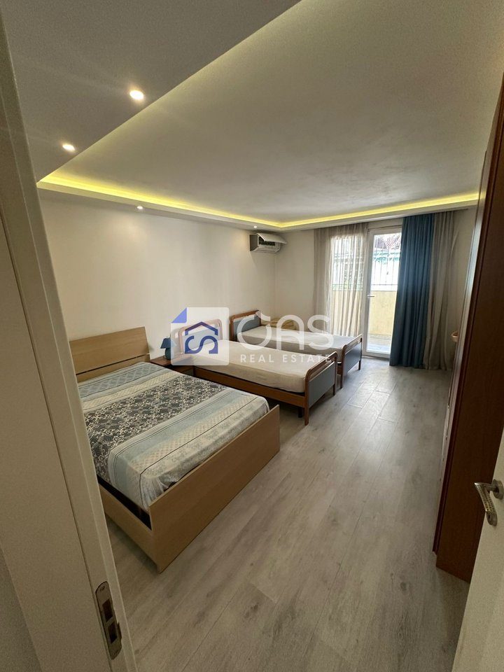 Jepet me qera apartament 2+1 tek Stacioni Trenit