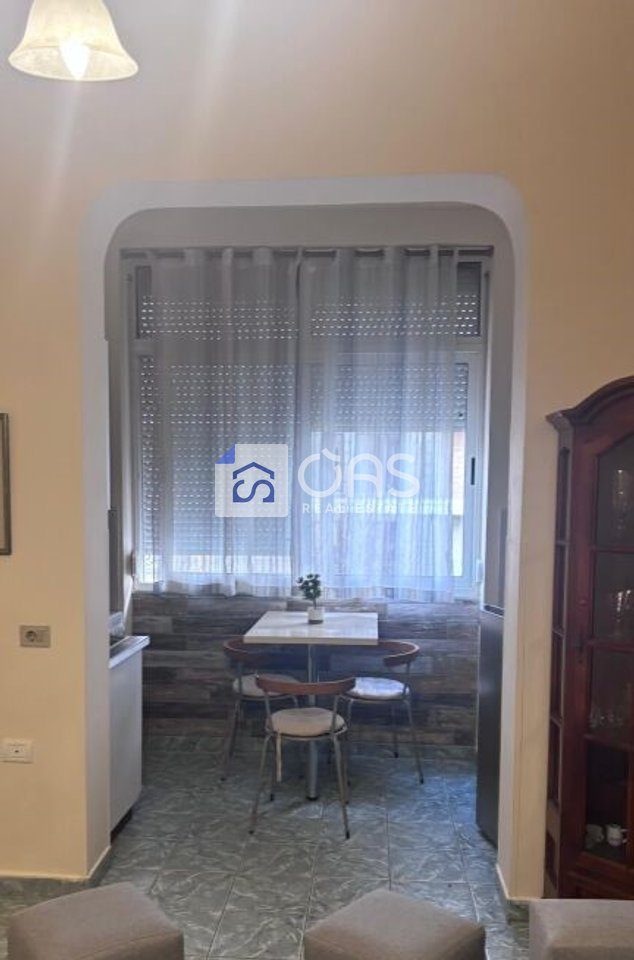 Jepet apartament me qera 2+1 Rruga Dibres 2