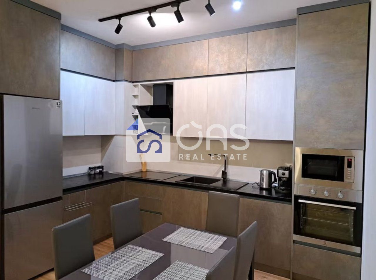 Jepet apartament me qera 2+1+2 tek Pazari i ri 2