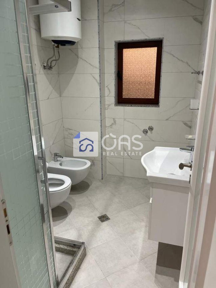 Jepet apartament me qera 3+1+2+2 post parkimi tek Fuat Toptani 4