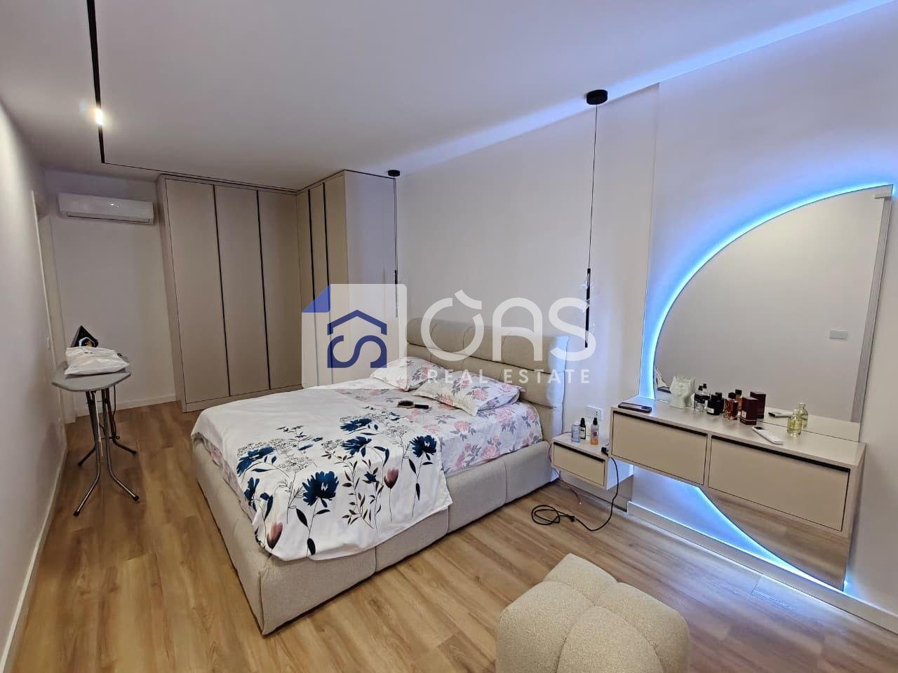 Shitet Apartament 2+1 kompleksi Universcity 3