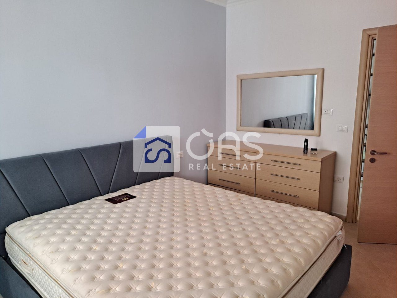 Shitet apartament 2+1 tek Liqeni i Tiranes ' Ruga Petri" 4