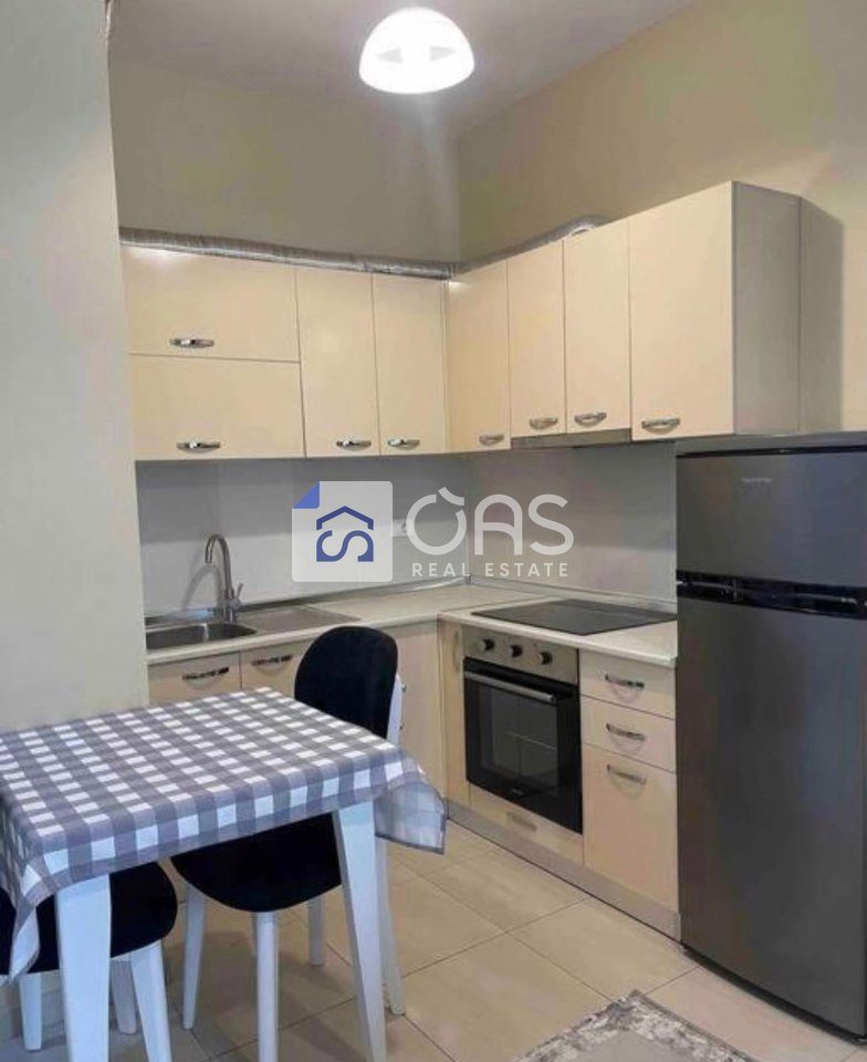 Jepet me qera apartament 1+1 tek Komuna e Parisit 2