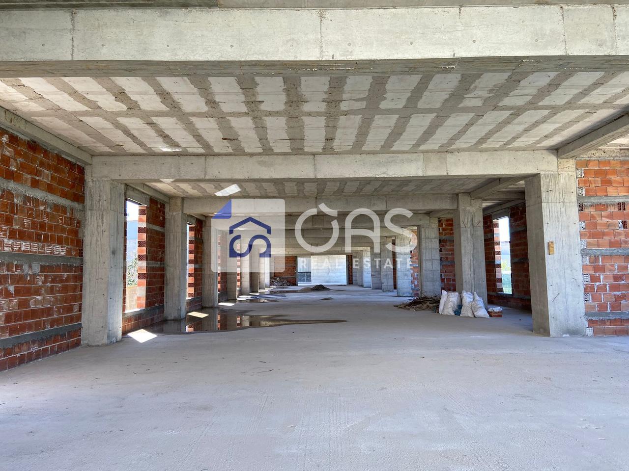 Godinë 2+1 Me Qira në Kamëz - 8000€ | 2000 m² 3