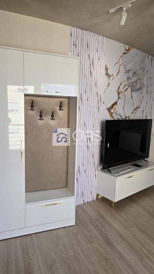 Jepet apartament me qera 1+1 Astir (pallati edglis) 4