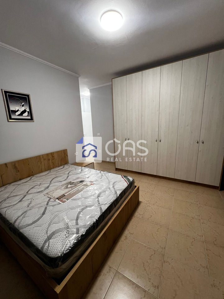 Jepet me qera apartament 2+1+2+2 Poste Parkimi tek Bulevardi I Ri. 4
