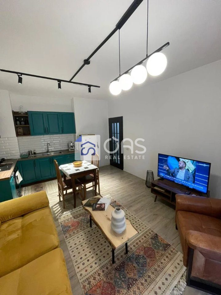 Jepet me qera apartamenti 1+1 rruga dibres