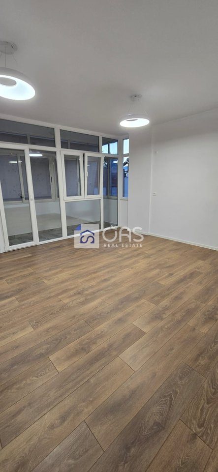 Shitet apartament 2+1+2 tek Prokuroria e Tiranes