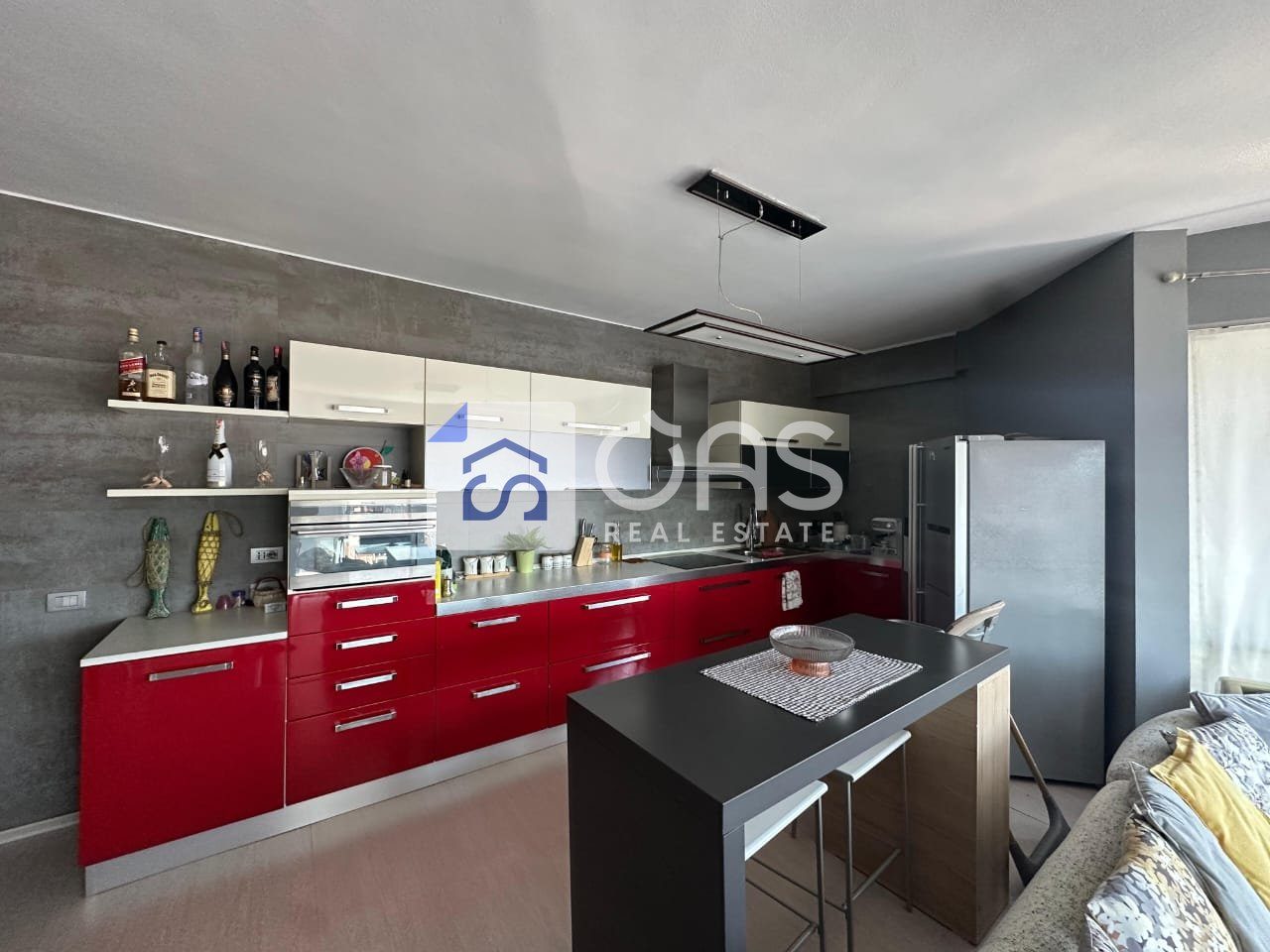 Jepet me qera apartament 2+1 tek Komuna Parisit (Kompleksi Kika 1)
