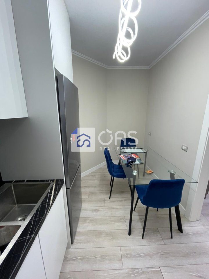 Jepet me qera apartamenti 1+1 tek Rruga e Kosovareve 3