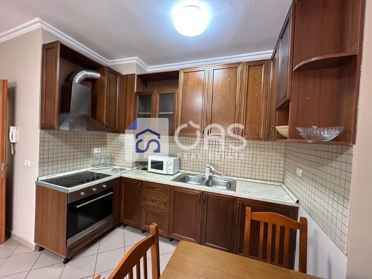 Jepet apartament me qera 1+1 Rruga E Durrsit 3