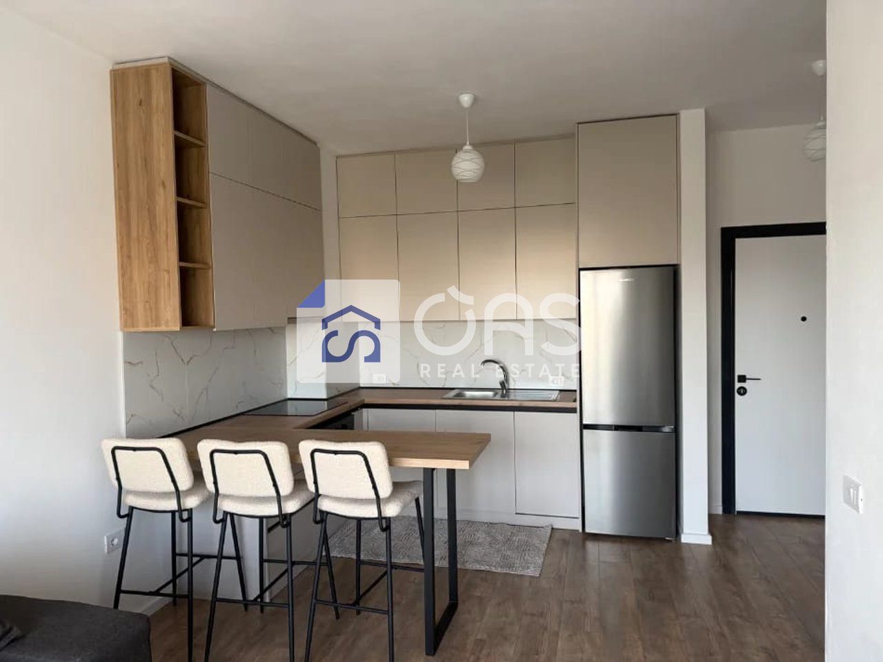 Jepet me qera apartament 1+1 Ne Kamez