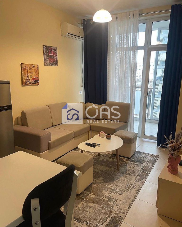 Jepet me qera apartament 1+1 tek Komuna e Parisit