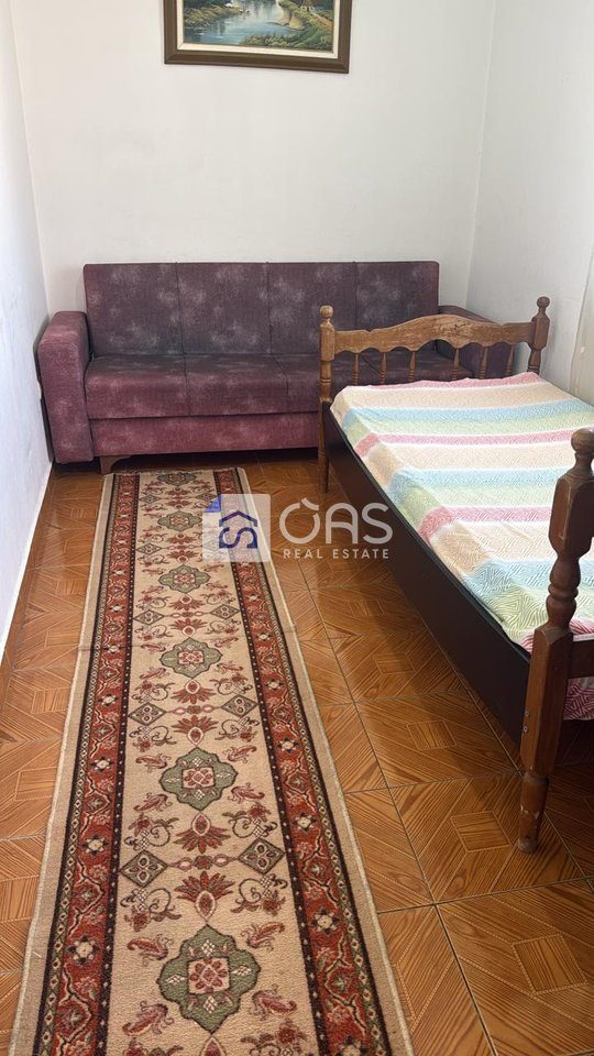 Jepet Apartament me qera 2+1 ish parku (pran pipero dental ) 2