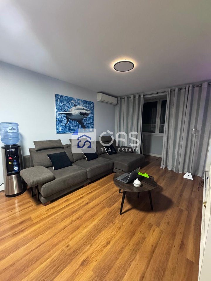 Jepet me qera apartament 2+1 ne Bllok. 2