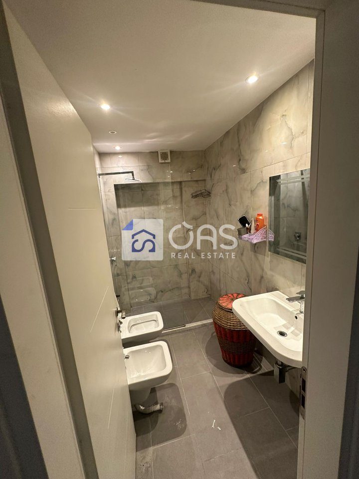 Jepet me qera apartament 2+1 tek Stacioni Trenit 2