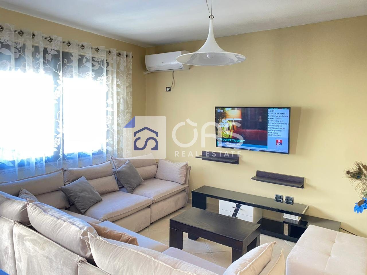 Jepet apartament 2+1+2+ post parkimi me qera tek Pazari i Ri