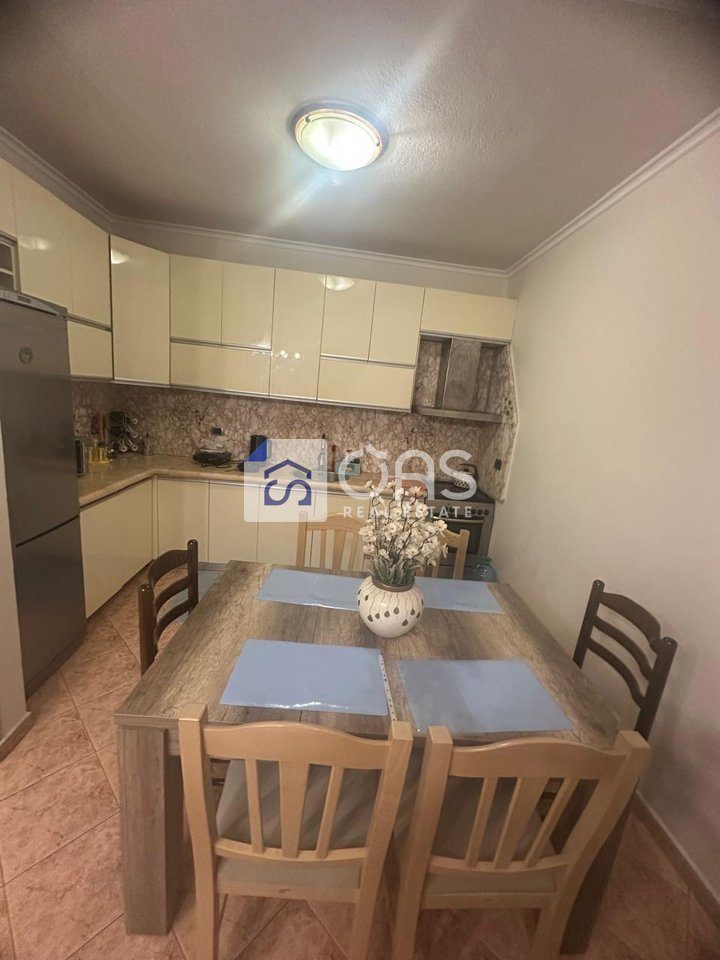 jepet me qira Apartament 3+1 Rruga elbasanit 2