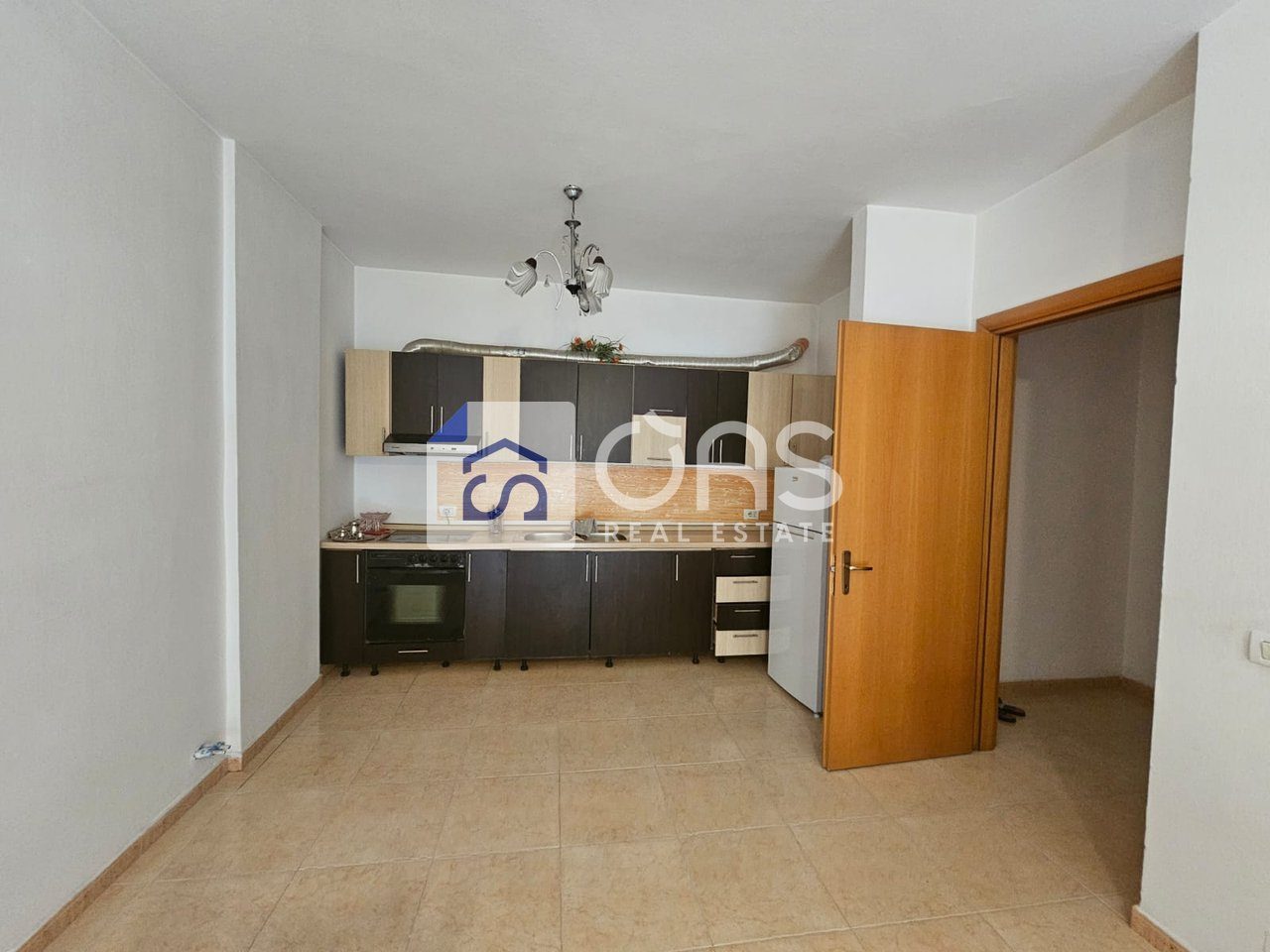 Jepet apartament 2 +1 + 2 me qera ne Astir