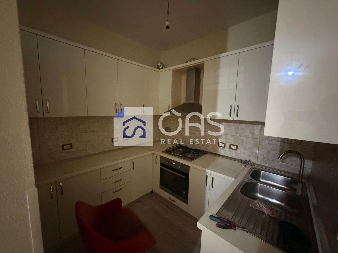 Jepet apartament me qera 3+1 tek 5 Maj