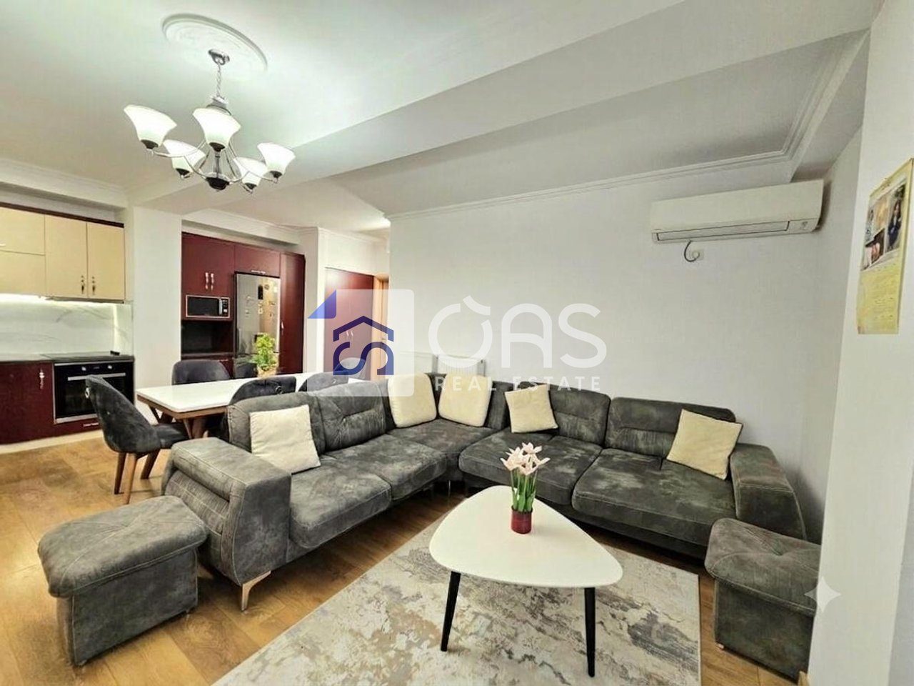 Jepet me qera apartamenti 2+1+garazh kopshti botanik