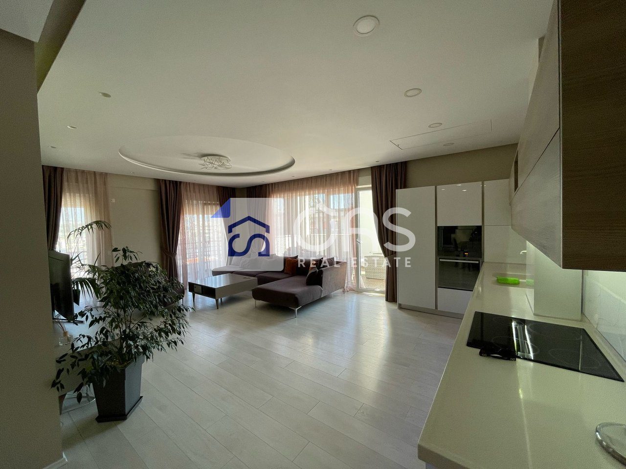 Jepet me qera Apartament 3+1+2 Ballkone + Verande tek Liqeni i Thate