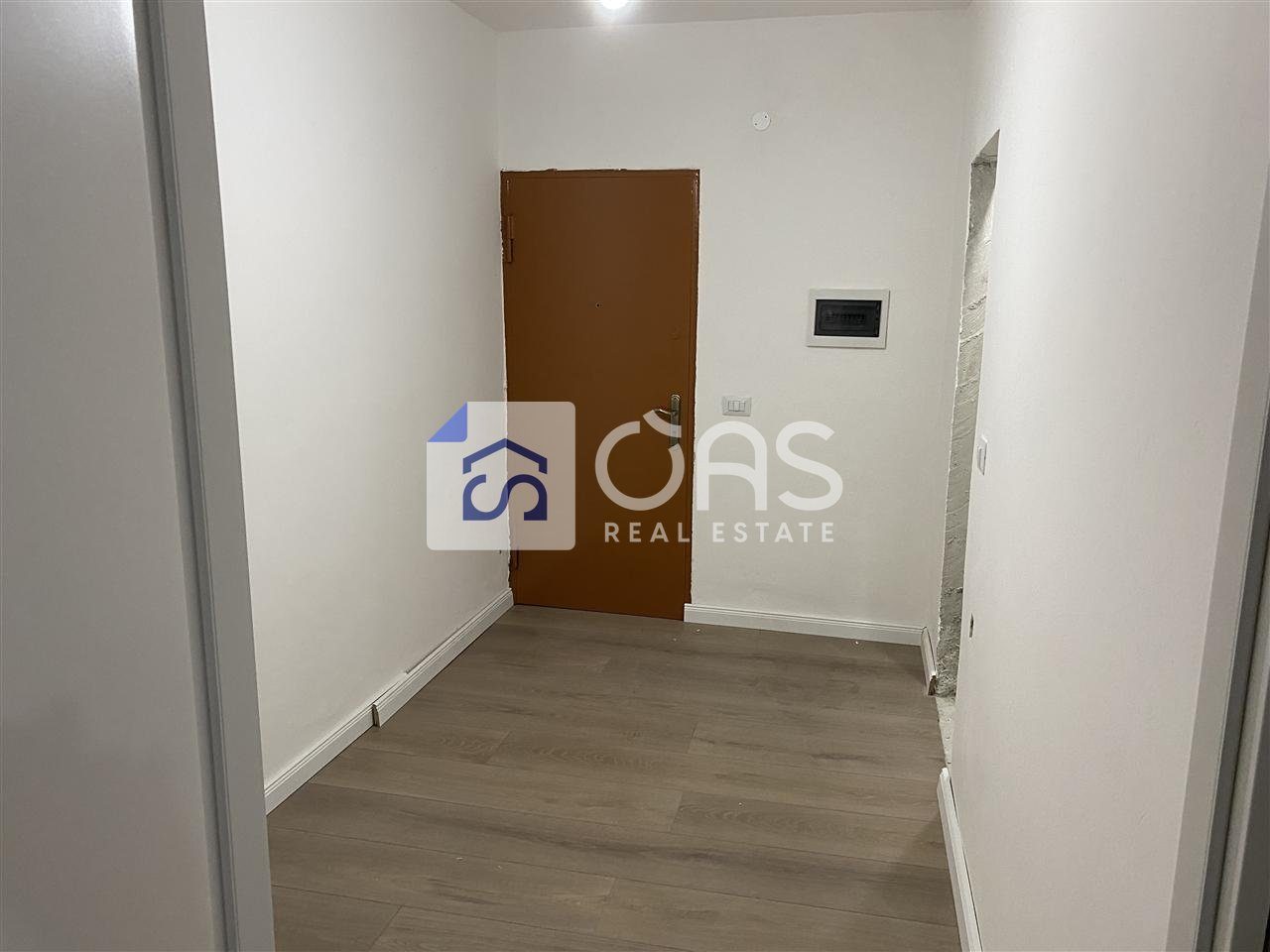 Shitet apartament 1+1 ne Kombinat 3