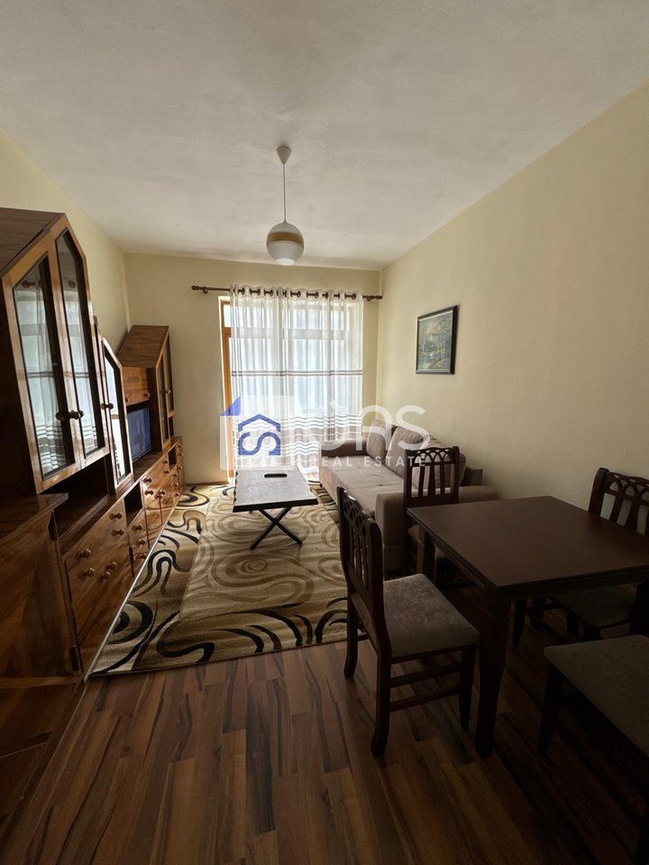 Jepet apartament me qera 1+1 Bllok