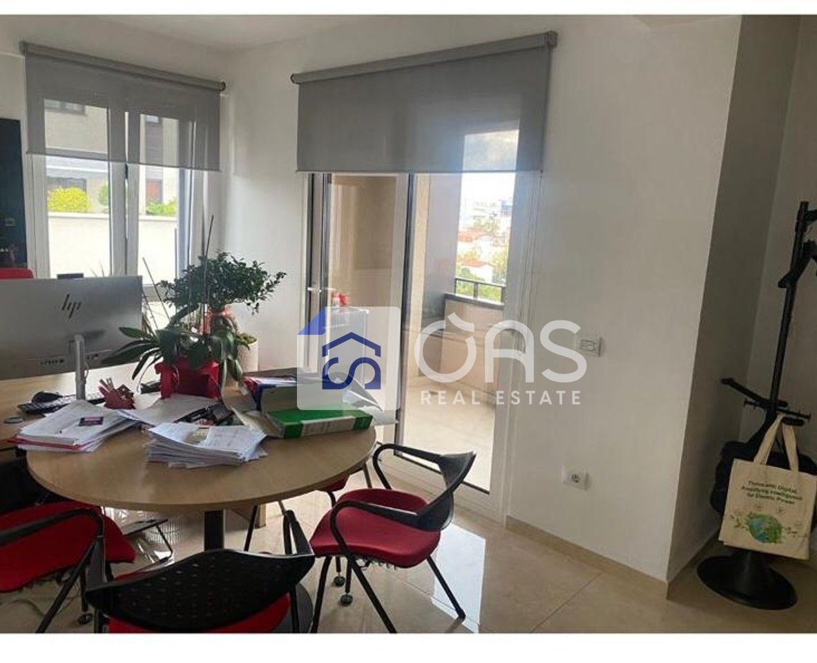 Jepet me qera apartament 2+1 per zyre ne Myslym Shyr 3