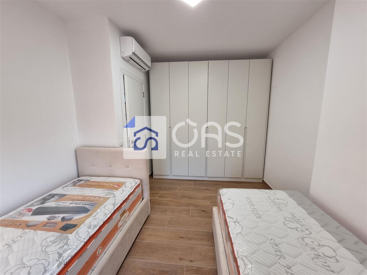 jepet me qera apartament 2+1 tek Farmacia 10 4