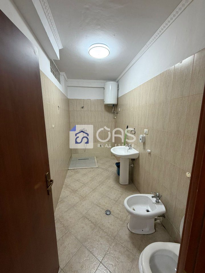 Shitet apartament 2+1 ne Fresk