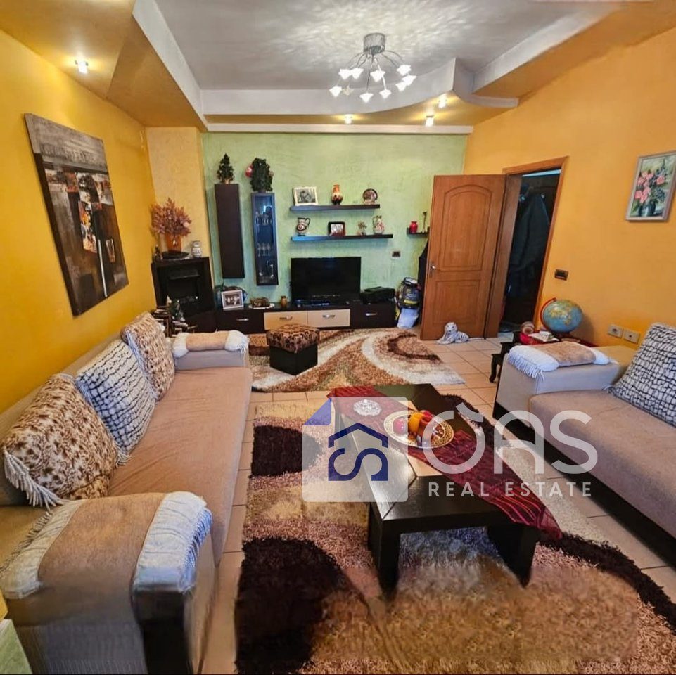 Jepet me qera apartament 1+1 ne Qender. 2