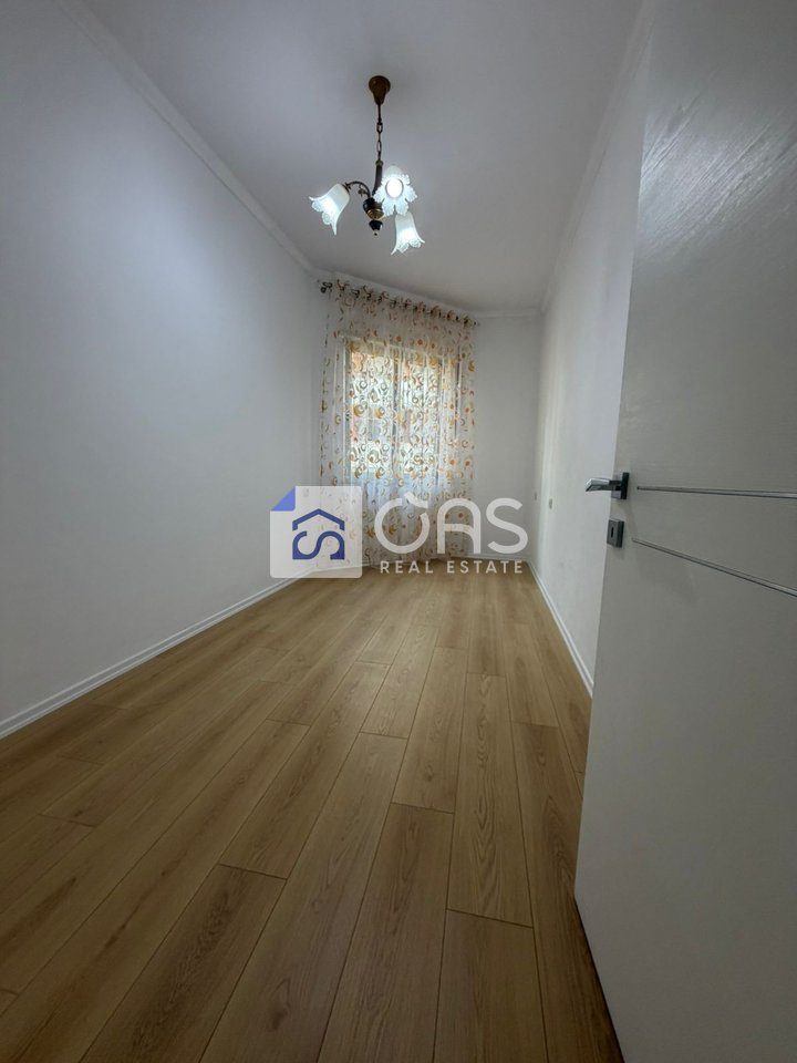 Shitet apartament 1+1 ne Fresk