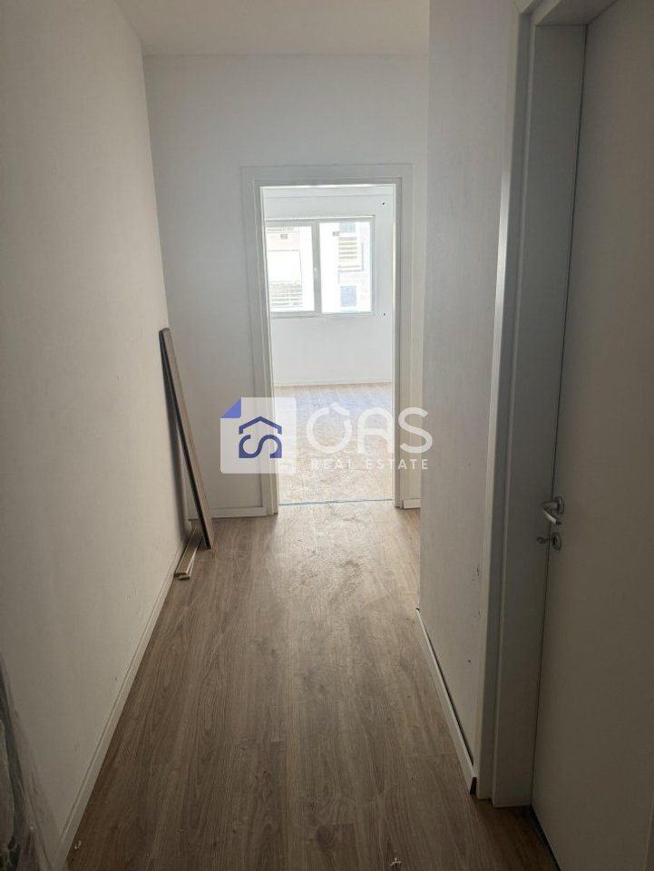Shitet apartament 1+1 tek Rruga Dritan Hoxha (AURA Complex) 4