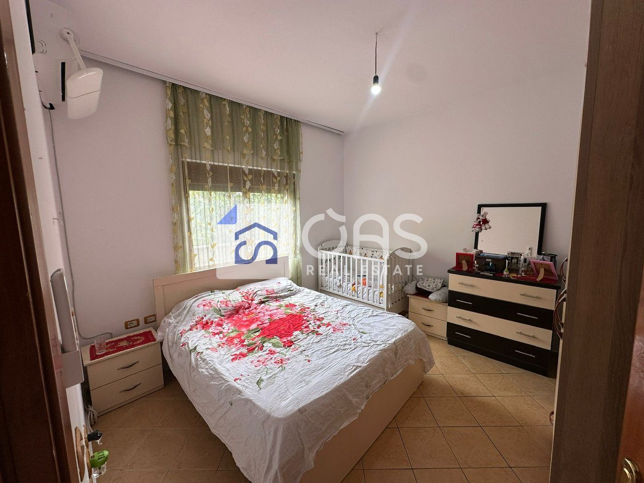 Jepet shtepi private 2+1 tek Bulevardi i Ri 3
