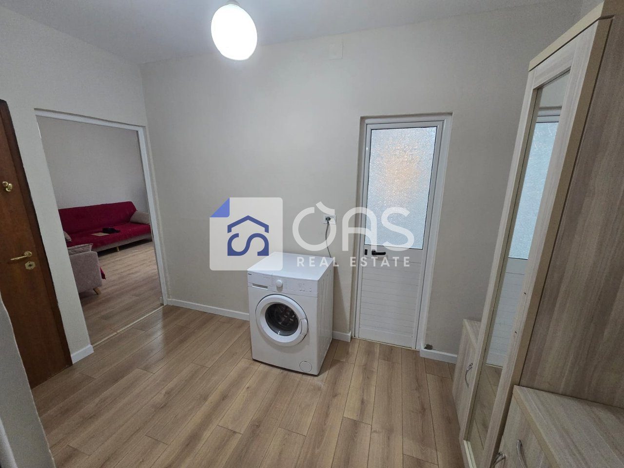 Jepet apartament me qera 1+1 Porcelan 2