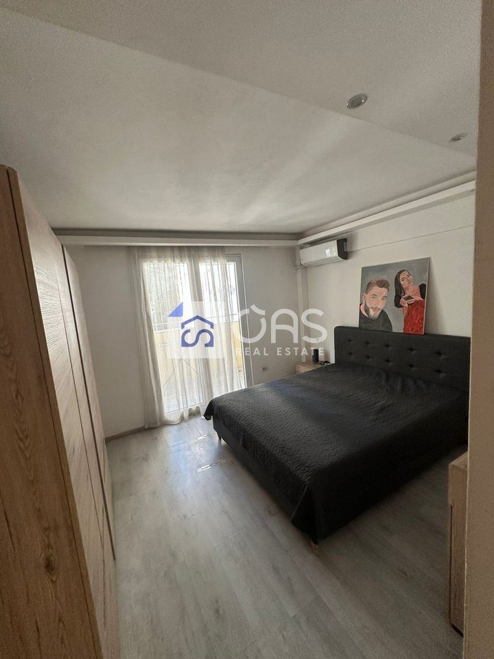 Jepet me qera apartament 2+1 tek Stacioni Trenit 3
