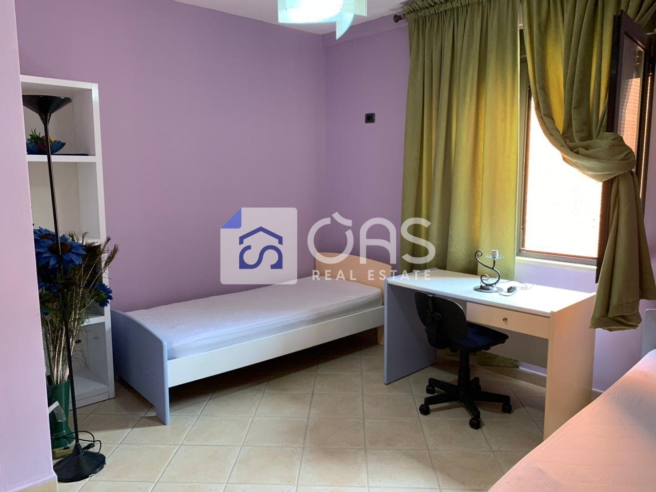 Jepet apartament 2+1+2+ post parkimi me qera tek Pazari i Ri 4