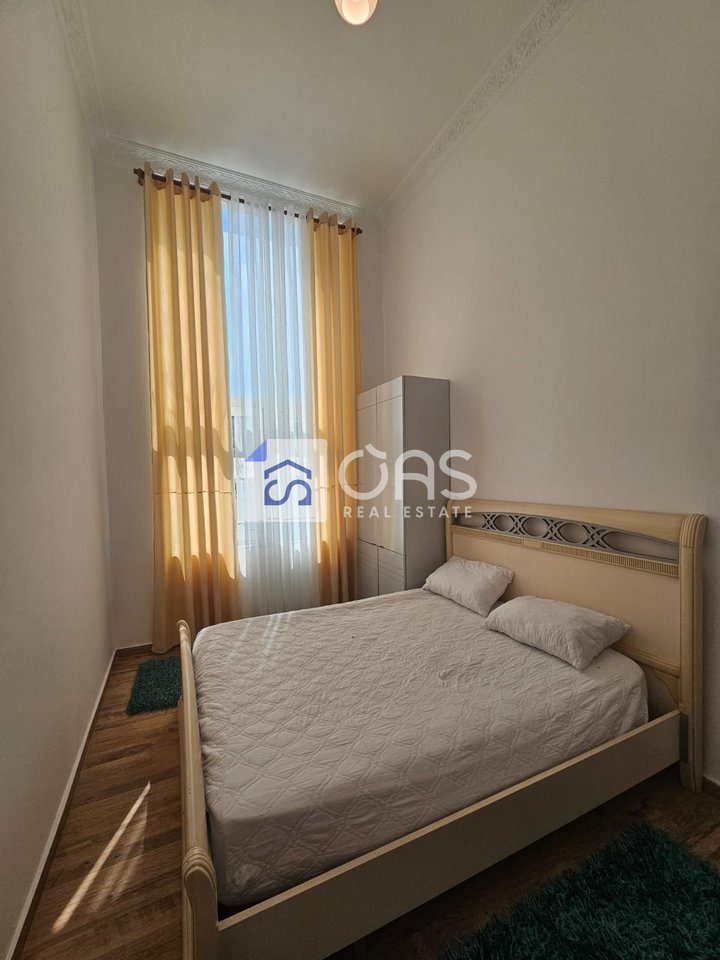Jepet me qera apartament duplex 2+1 Te Pallati me Shigjeta 3