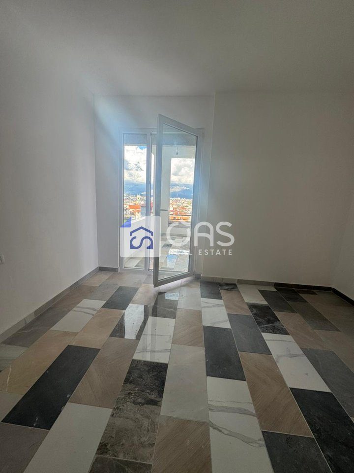 Shitet apartament 2+1+2 ne Pallatet e Verdha 4