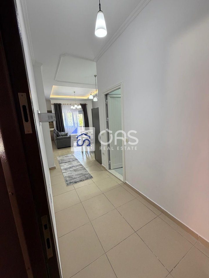 Jepet me qera apartamenti 1+1 kopshti botanik (xhamia)